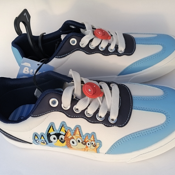 Bluey Girls Boys Sneakers Youth Size 7 White Light Blue Cartoon Casual Shoes NWT - Picture 2 of 10